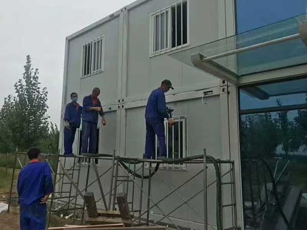 輕鋼房屋保溫聚氨酯發(fā)泡噴涂機(圖2) 輕鋼房屋外墻保溫聚氨酯發(fā)泡噴涂施工