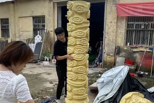 泡沫雕塑?chē)娡烤垭逵不牧习咐?/></p><p>　　如果你的泡沫雕塑?chē)娡烤垭逵不牧显煨屯庥^精細(xì)度不能滿足客戶的要求，或者如果你在100層的房間里有裝修，聚脲噴涂機(jī)不是那么容易起床，那么這個(gè)系統(tǒng)必須適合你。我們不打算將該系統(tǒng)與上述噴霧系統(tǒng)相提并論。</p><p>　　泡沫雕塑?chē)娡烤垭逵不牧霞夹g(shù)是繼高固含量涂料、水性涂料、輻射固化涂料、粉末涂料等低污染涂料后，為適應(yīng)環(huán)保需求而發(fā)展起來(lái)的一種新型無(wú)溶劑、無(wú)污染技術(shù)。近十年的涂裝技術(shù)。綠色建筑技術(shù)。噴涂聚脲彈性體涂料無(wú)溶劑，固化速度快，工藝簡(jiǎn)單。它可以很容易地在立面和曲面上噴涂厚度超過(guò)十毫米的涂層而不會(huì)流掛。</p><p>　　泡沫人物雕塑是向我們展示垂直或現(xiàn)代社會(huì)文化的藝術(shù)品。它增加了我們對(duì)過(guò)去和現(xiàn)在社會(huì)的更深層次的感受。通過(guò)泡沫人物雕塑的設(shè)計(jì)，可以深刻體現(xiàn)其特點(diǎn)。文化氣息，無(wú)論是古代人物還是現(xiàn)代人物雕塑，都充滿了自己濃厚的文化氣息。生活中，隨處可見(jiàn)泡沫人物雕塑的痕跡。泡沫人物雕塑與我們的生活息息相關(guān)。</p><p>　　泡沫雕塑?chē)娡烤垭逵不牧险故镜氖蔷哂鞋F(xiàn)代特色的人物雕塑藝術(shù)品。泡沫人物雕塑存在于我們的生活中。其中，豐富了我們的藝術(shù)欣賞視野。跑步是指陸生動(dòng)物用腳進(jìn)行的運(yùn)動(dòng)。它的運(yùn)動(dòng)定義是一種跨步。雙腳不會(huì)同時(shí)接觸地面。它也可以是有氧運(yùn)動(dòng)或無(wú)氧運(yùn)動(dòng)。</p><p><br/></p>    </div>
    <div   id=