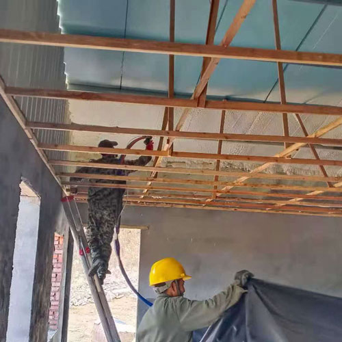 養(yǎng)殖場(chǎng)頂棚保溫 發(fā)泡聚氨酯噴涂機(jī)(圖2) 養(yǎng)殖場(chǎng)頂棚保溫 發(fā)泡聚氨酯案例