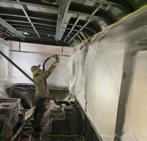 聚氨酯噴涂機(jī) 車廂頂棚保溫隔熱(圖3) 車廂頂棚保溫隔熱聚氨酯噴涂發(fā)泡案例