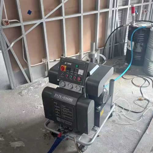 聚氨酯噴涂機(jī)高壓施工設(shè)備 輕鋼房屋民宿保溫隔音(圖2) 輕鋼房屋民宿保溫隔音案例